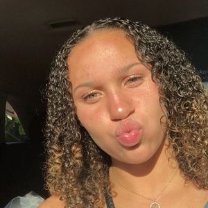 Meet your Posher, Brooke